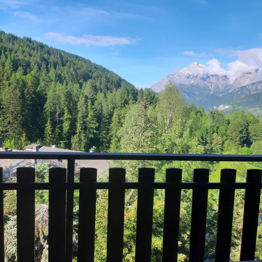 Appartamento Con Vista - Nuova Ristrutturazione Oulx Esterno foto